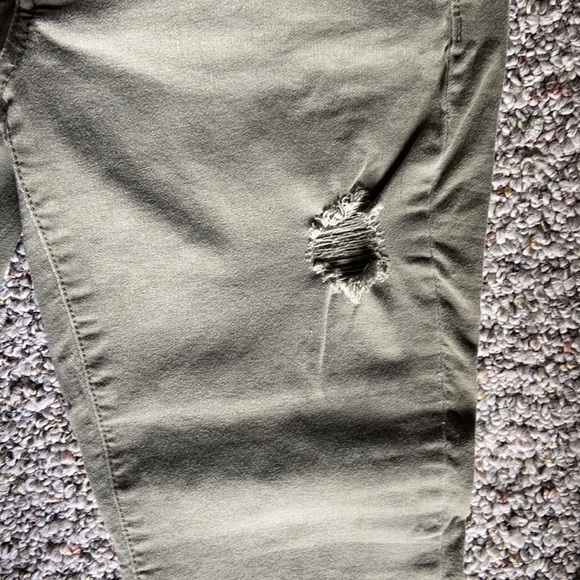 Green capris - Picture 4 of 5